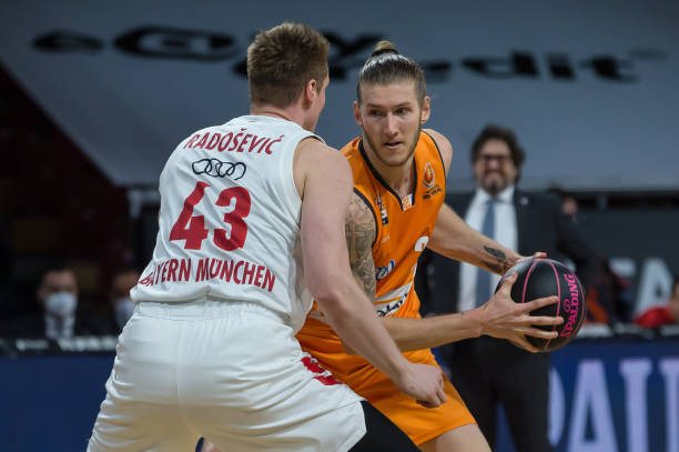 文化深入人 文化深入人